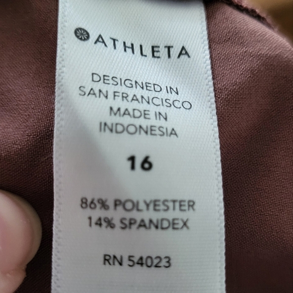 Athleta Skyline II Raisin Pleated Paperbag Shorts - Picture 5 of 6